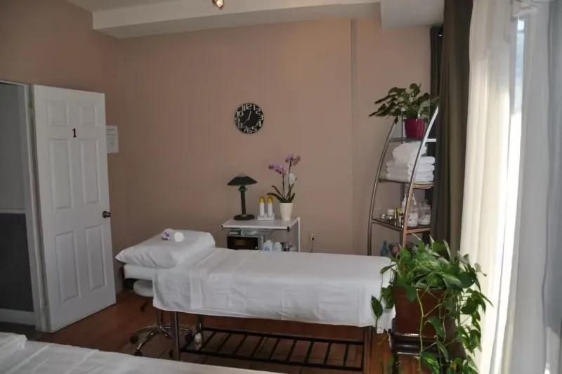 Bright treatment room with plants and fresh linens